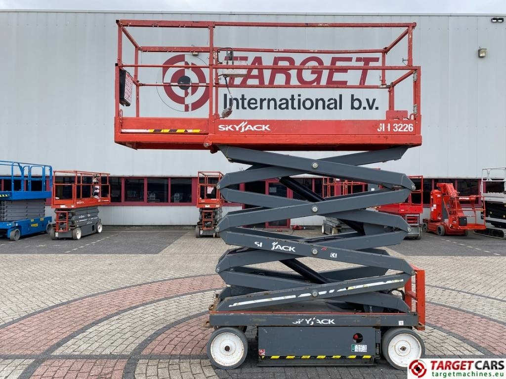 SkyJack SJIII-3226 Electric 3226 Scissor Work Lift 990cm - Ψαλιδωτό ανυψωτικό: φωτογραφία 5 SkyJack SJIII-3226 Electric 3226 Scissor Work Lift 990cm - Ψαλιδωτό ανυψωτικό: φωτογραφία 5
