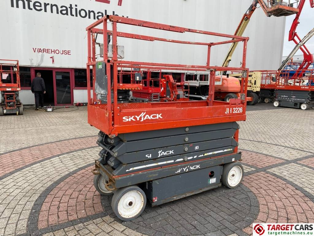 SkyJack SJIII-3226 Electric 3226 Scissor Work Lift 990cm - Ψαλιδωτό ανυψωτικό: φωτογραφία 1 SkyJack SJIII-3226 Electric 3226 Scissor Work Lift 990cm - Ψαλιδωτό ανυψωτικό: φωτογραφία 1