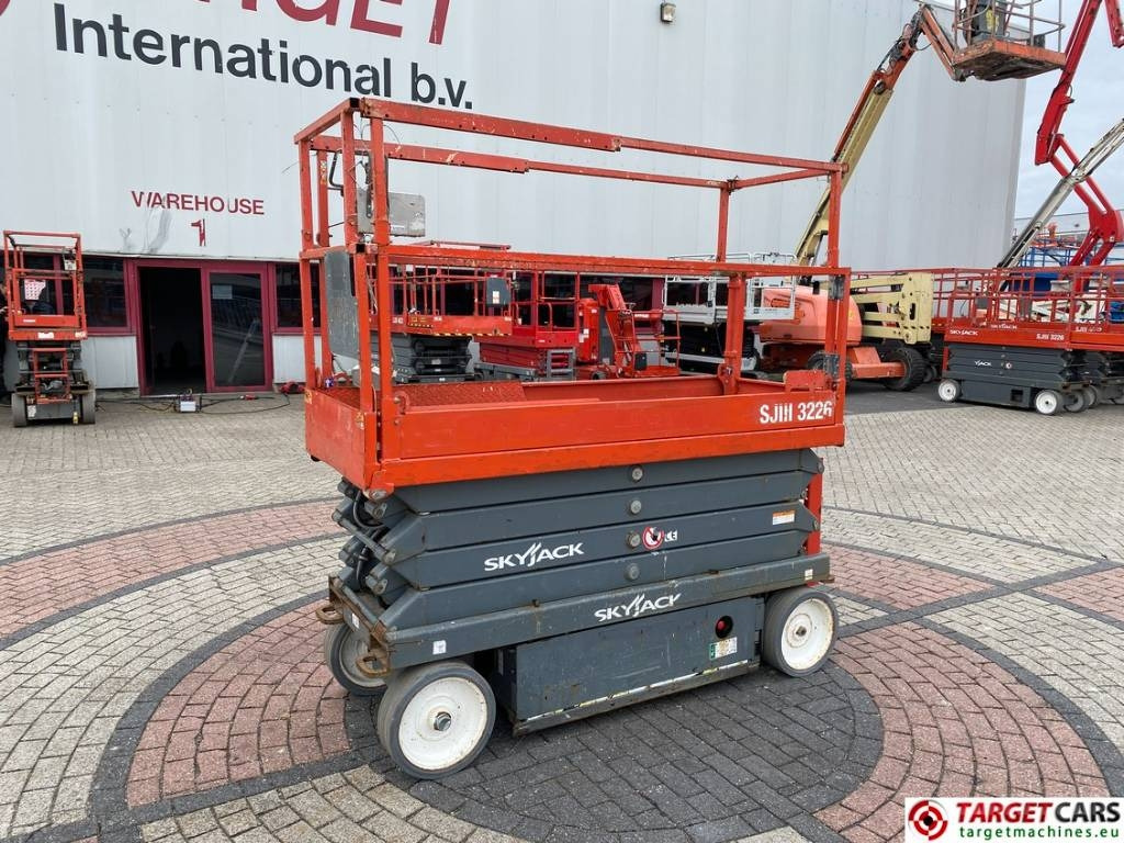 SkyJack SJIII-3226 Electric 3226 Scissor Work Lift 990cm - Ψαλιδωτό ανυψωτικό: φωτογραφία 1 SkyJack SJIII-3226 Electric 3226 Scissor Work Lift 990cm - Ψαλιδωτό ανυψωτικό: φωτογραφία 1