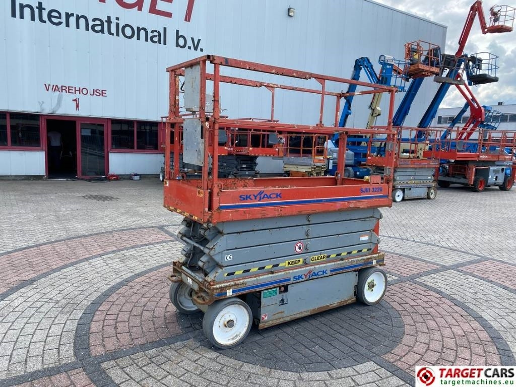 SkyJack SJIII-3226 Electric 3226 Scissor Work Lift 990cm - Ψαλιδωτό ανυψωτικό: φωτογραφία 1 SkyJack SJIII-3226 Electric 3226 Scissor Work Lift 990cm - Ψαλιδωτό ανυψωτικό: φωτογραφία 1