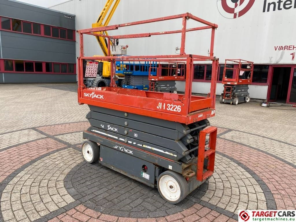SkyJack SJIII-3226 Electric 3226 Scissor Work Lift 990cm - Ψαλιδωτό ανυψωτικό: φωτογραφία 4 SkyJack SJIII-3226 Electric 3226 Scissor Work Lift 990cm - Ψαλιδωτό ανυψωτικό: φωτογραφία 4