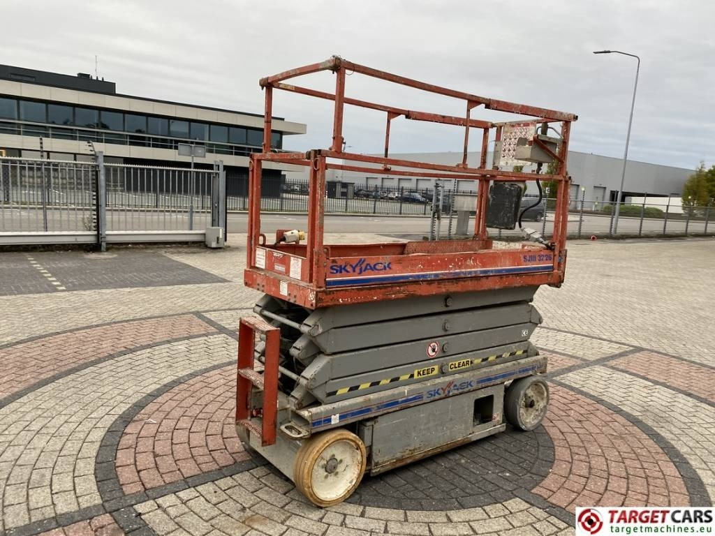 SkyJack SJIII-3226 Electric Scissor Work Lift 990cm - Ψαλιδωτό ανυψωτικό: φωτογραφία 3 SkyJack SJIII-3226 Electric Scissor Work Lift 990cm - Ψαλιδωτό ανυψωτικό: φωτογραφία 3
