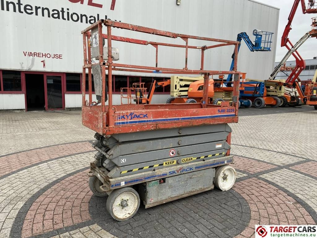 SkyJack SJIII-3226 Electric Scissor Work Lift 990cm - Ψαλιδωτό ανυψωτικό: φωτογραφία 1 SkyJack SJIII-3226 Electric Scissor Work Lift 990cm - Ψαλιδωτό ανυψωτικό: φωτογραφία 1