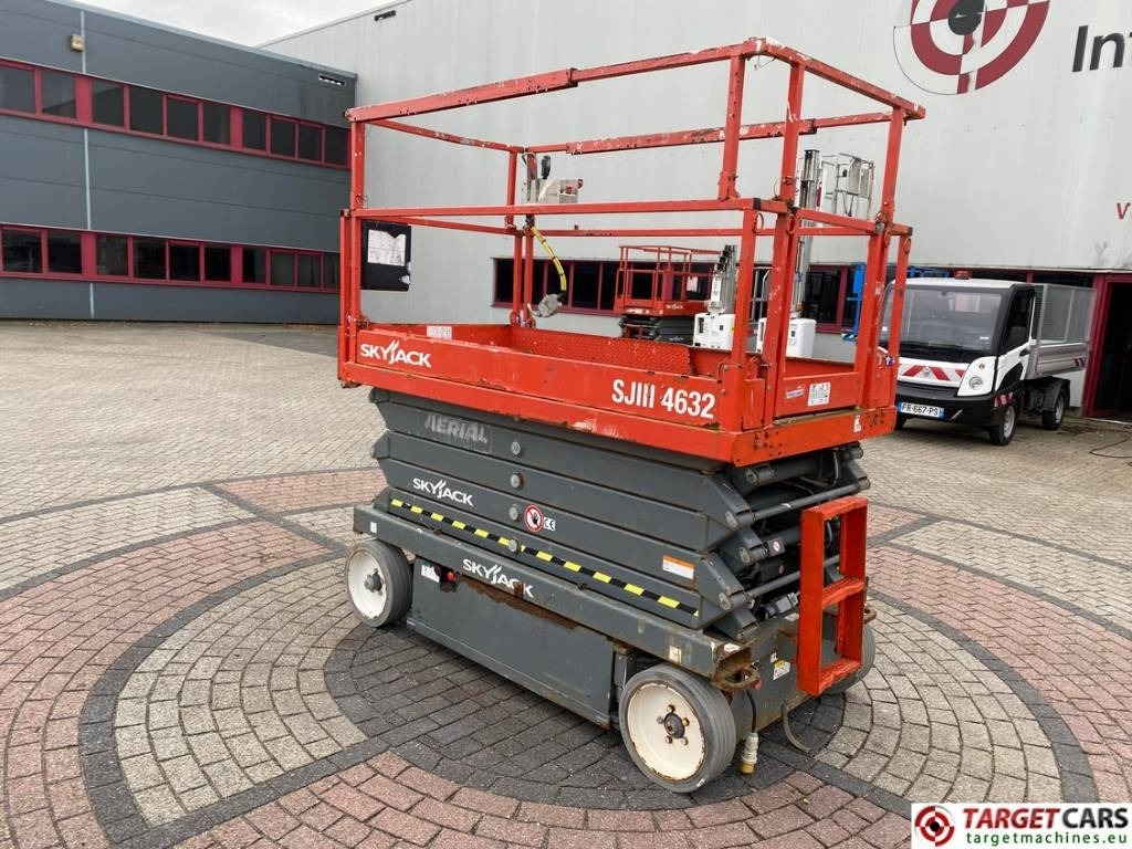 SkyJack SJIII-4632 Electric 4632 Scissor Work Lift 1170cm - Ψαλιδωτό ανυψωτικό: φωτογραφία 4 SkyJack SJIII-4632 Electric 4632 Scissor Work Lift 1170cm - Ψαλιδωτό ανυψωτικό: φωτογραφία 4
