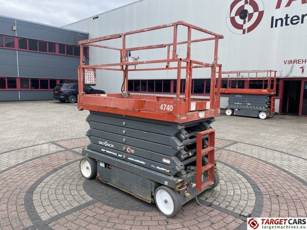 SkyJack SJIII-4740 Electric Scissor Work Lift 1380cm - Ψαλιδωτό ανυψωτικό: φωτογραφία 4 SkyJack SJIII-4740 Electric Scissor Work Lift 1380cm - Ψαλιδωτό ανυψωτικό: φωτογραφία 4