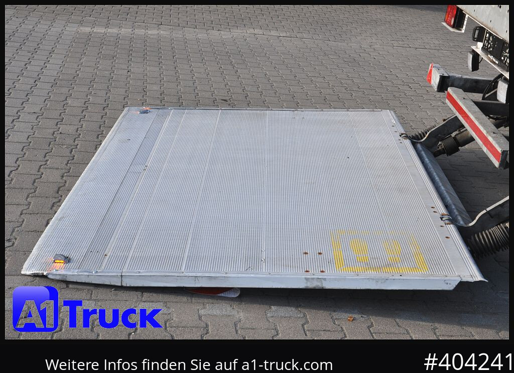 SCHMITZ Getränke, Lenkachse, LBW, Ladebordwand, kurzer Aufbau - Επικαθήμενο για τη μεταφορά ποτών: φωτογραφία 2 SCHMITZ Getränke, Lenkachse, LBW, Ladebordwand, kurzer Aufbau - Επικαθήμενο για τη μεταφορά ποτών: φωτογραφία 2