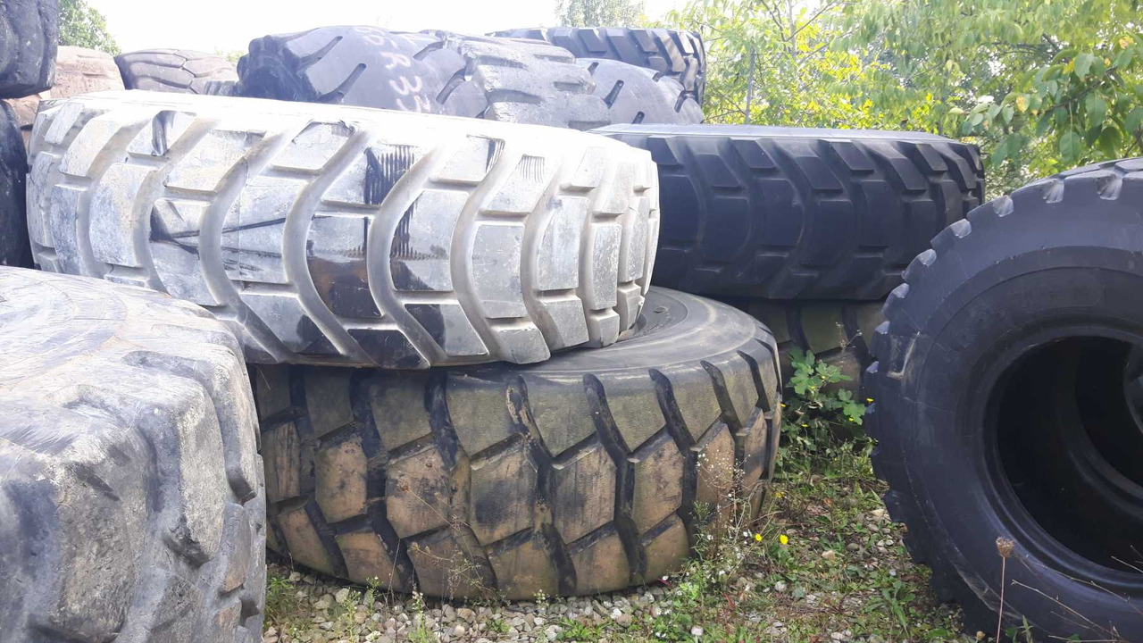 BRIDGESTONE 29/5R35 Pneumatici 29.5R35 in buone condizioni - Ελαστικό για Κατασκευή μηχανήματα: φωτογραφία 1 BRIDGESTONE 29/5R35 Pneumatici 29.5R35 in buone condizioni - Ελαστικό για Κατασκευή μηχανήματα: φωτογραφία 1