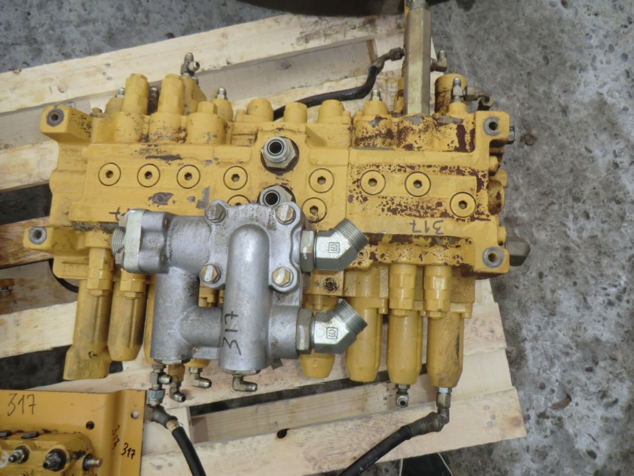 Caterpillar 317B LN Distributore idrualico - Υδραυλική βαλβίδα για Κατασκευή μηχανήματα: φωτογραφία 2 Caterpillar 317B LN Distributore idrualico - Υδραυλική βαλβίδα για Κατασκευή μηχανήματα: φωτογραφία 2