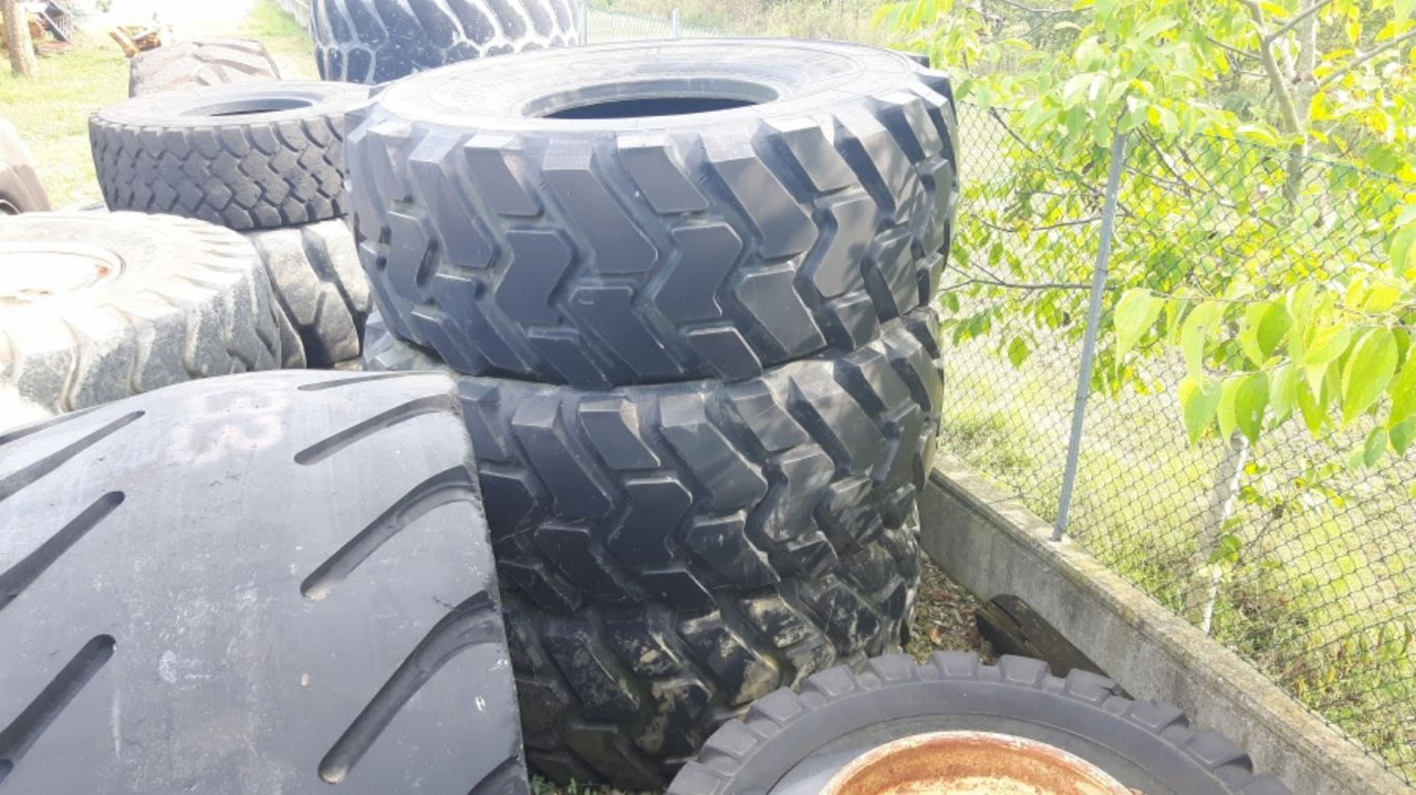 MICHELIN 29/5R35 Pneumatici 29.5R35 in buone condizioni - Ελαστικό για Κατασκευή μηχανήματα: φωτογραφία 2 MICHELIN 29/5R35 Pneumatici 29.5R35 in buone condizioni - Ελαστικό για Κατασκευή μηχανήματα: φωτογραφία 2