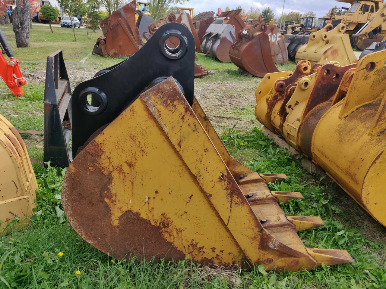 Varie 1000 MM benna da 1000 mm con denti. Attacco adattabile CAT 323B e VOLVO EC220 - Κουβάς για εκσκαφέα: φωτογραφία 1 Varie 1000 MM benna da 1000 mm con denti. Attacco adattabile CAT 323B e VOLVO EC220 - Κουβάς για εκσκαφέα: φωτογραφία 1
