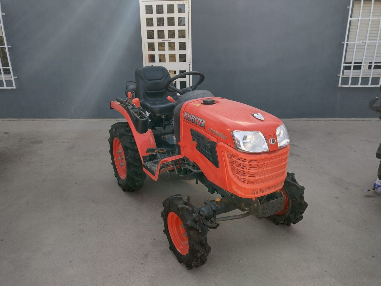 Kubota B1220 - Μικρό τρακτέρ: φωτογραφία 4 Kubota B1220 - Μικρό τρακτέρ: φωτογραφία 4
