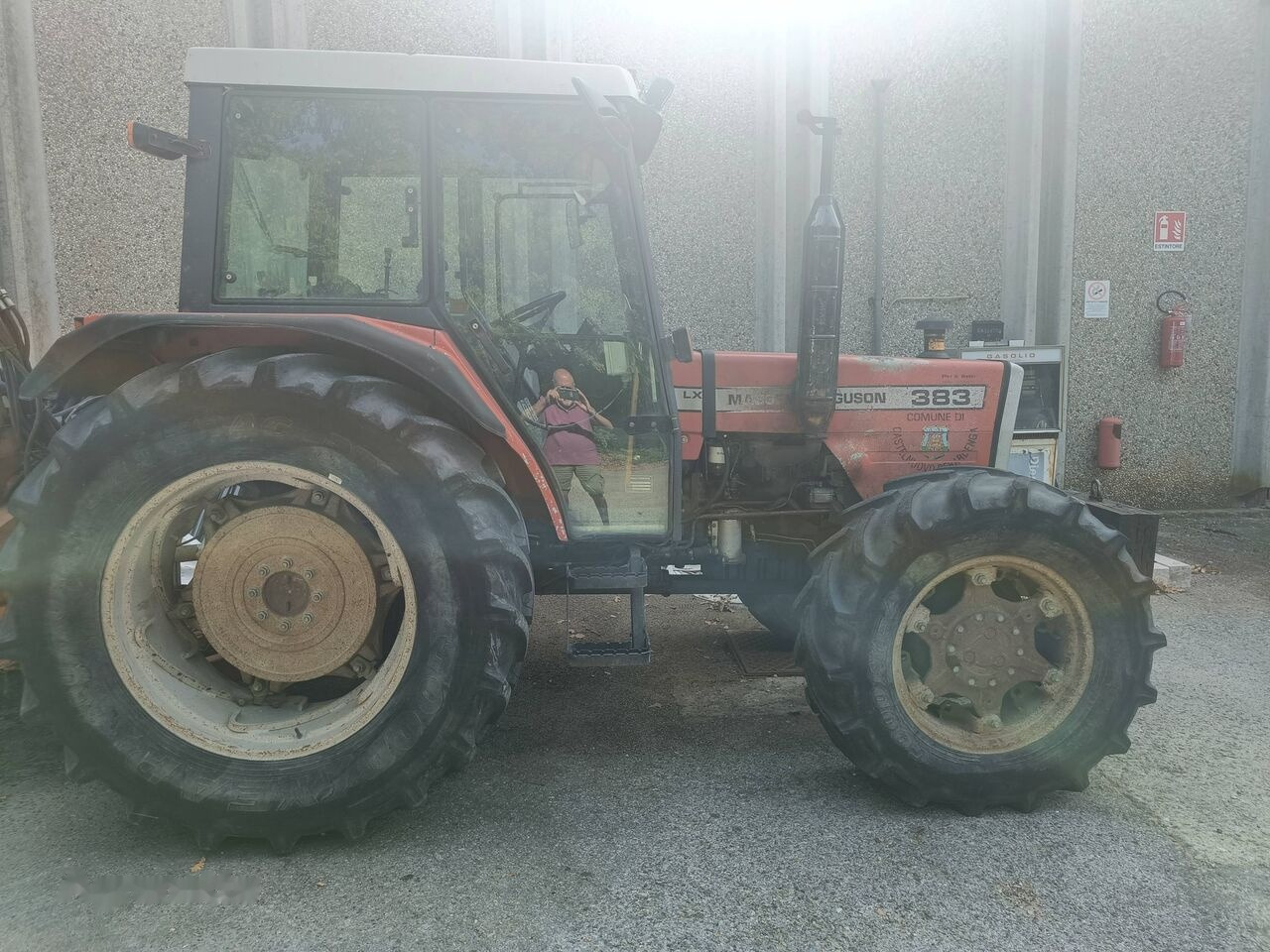 Massey Ferguson 383 - Τρακτέρ: φωτογραφία 2 Massey Ferguson 383 - Τρακτέρ: φωτογραφία 2