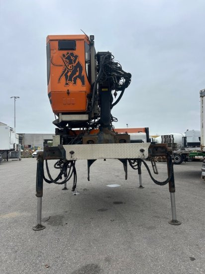 Plateau-Wechselpritsche mit Loglift 140S inkl. Rotator und Greifer - Ρυμούλκα μεταφοράς εμπορευματοκιβωτίων/ Κινητό αμάξωμα: φωτογραφία 5 Plateau-Wechselpritsche mit Loglift 140S inkl. Rotator und Greifer - Ρυμούλκα μεταφοράς εμπορευματοκιβωτίων/ Κινητό αμάξωμα: φωτογραφία 5