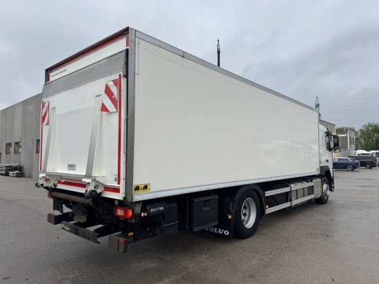 Volvo FM 420, Schlafkabine Koffer mit Ladebordwand - Φορτηγό κόφα: φωτογραφία 4 Volvo FM 420, Schlafkabine Koffer mit Ladebordwand - Φορτηγό κόφα: φωτογραφία 4