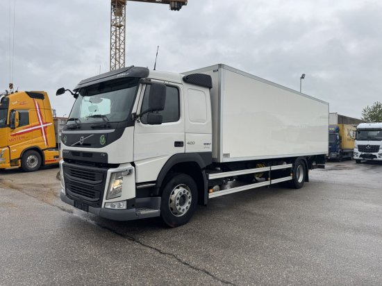 Volvo FM 420, Schlafkabine Koffer mit Ladebordwand - Φορτηγό κόφα: φωτογραφία 1 Volvo FM 420, Schlafkabine Koffer mit Ladebordwand - Φορτηγό κόφα: φωτογραφία 1