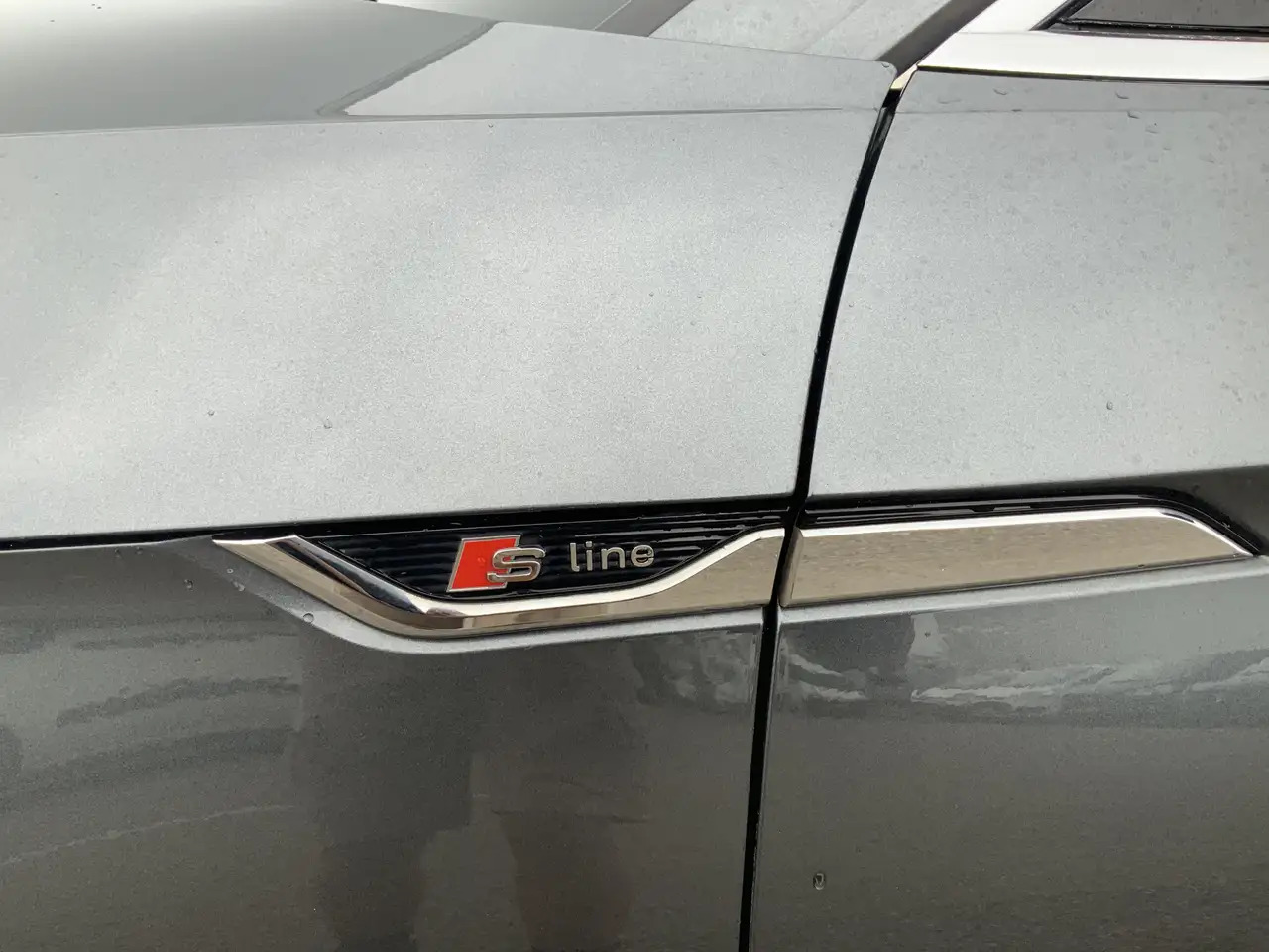 Audi A5 Sportback 2.0 TFSI g-tron Sport 2 x S-line edition - Hatchback: φωτογραφία 4 Audi A5 Sportback 2.0 TFSI g-tron Sport 2 x S-line edition - Hatchback: φωτογραφία 4