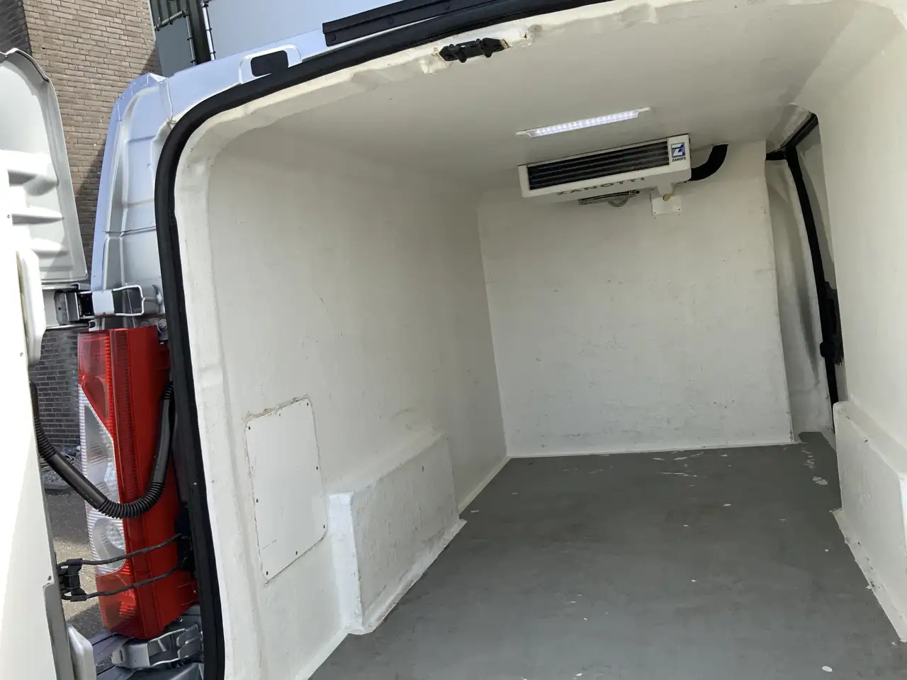 Citroen Jumpy 2.0 HDI L2H1 Koelauto werkt 100% Dag & Nacht Airco - Επαγγελματικό αυτοκίνητο ψυγείο: φωτογραφία 5 Citroen Jumpy 2.0 HDI L2H1 Koelauto werkt 100% Dag & Nacht Airco - Επαγγελματικό αυτοκίνητο ψυγείο: φωτογραφία 5