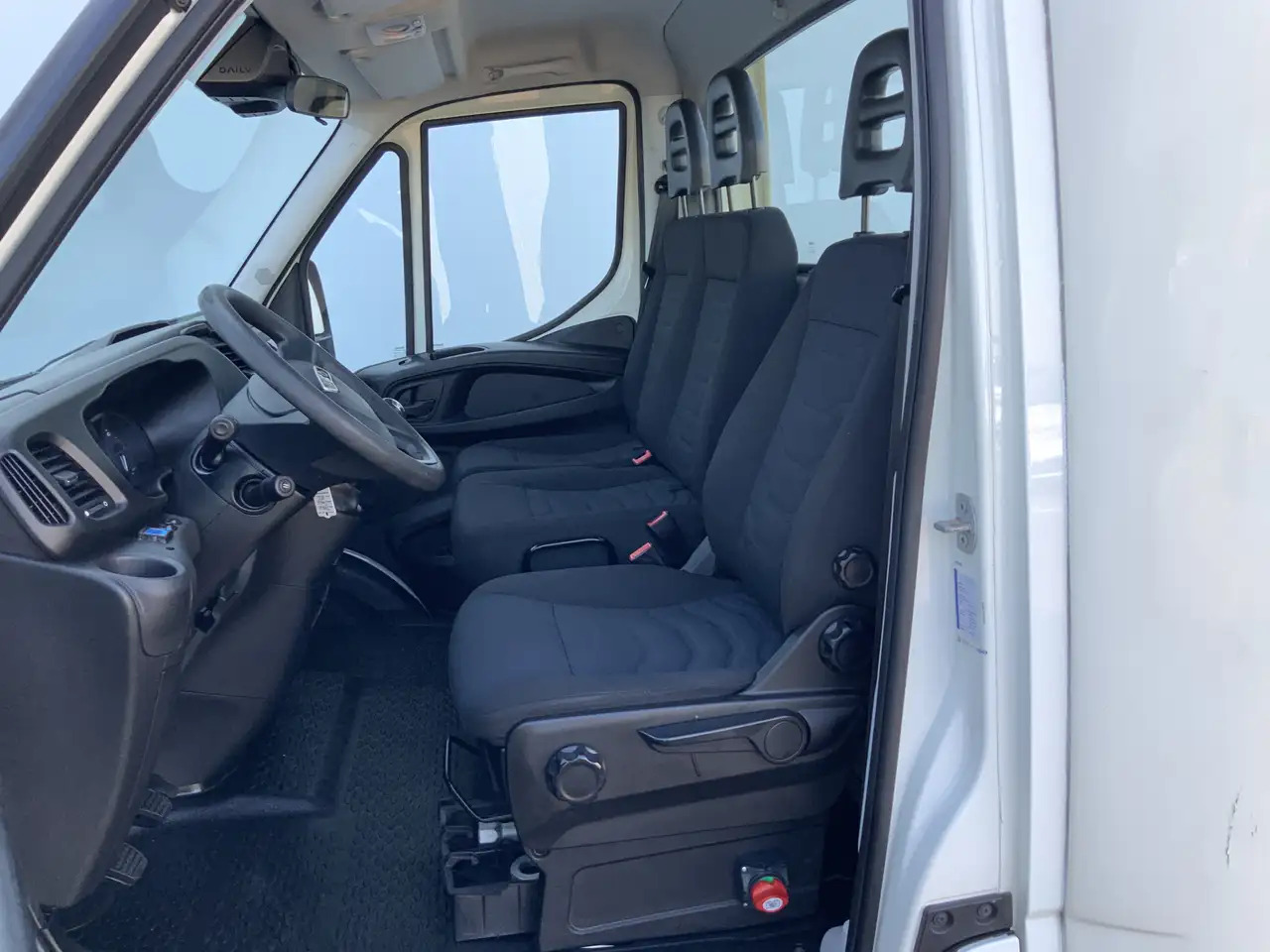 Iveco 40C18 B.E Trekker Airco Cruise 3 Zits Euro 6 180 - Τράκτορας BE: φωτογραφία 4 Iveco 40C18 B.E Trekker Airco Cruise 3 Zits Euro 6 180 - Τράκτορας BE: φωτογραφία 4