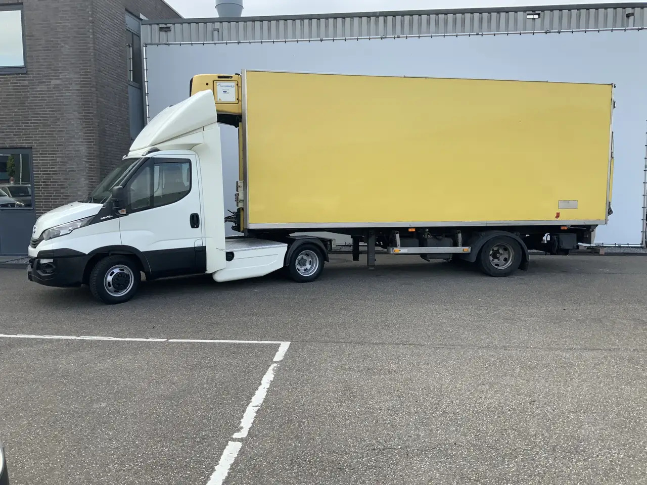 Iveco 40C18 B.E Trekker & Koel Trailer & Laadklep Bakmaa - Τράκτορας BE, Επικαθήμενο ψυγείο: φωτογραφία 2 Iveco 40C18 B.E Trekker & Koel Trailer & Laadklep Bakmaa - Τράκτορας BE, Επικαθήμενο ψυγείο: φωτογραφία 2