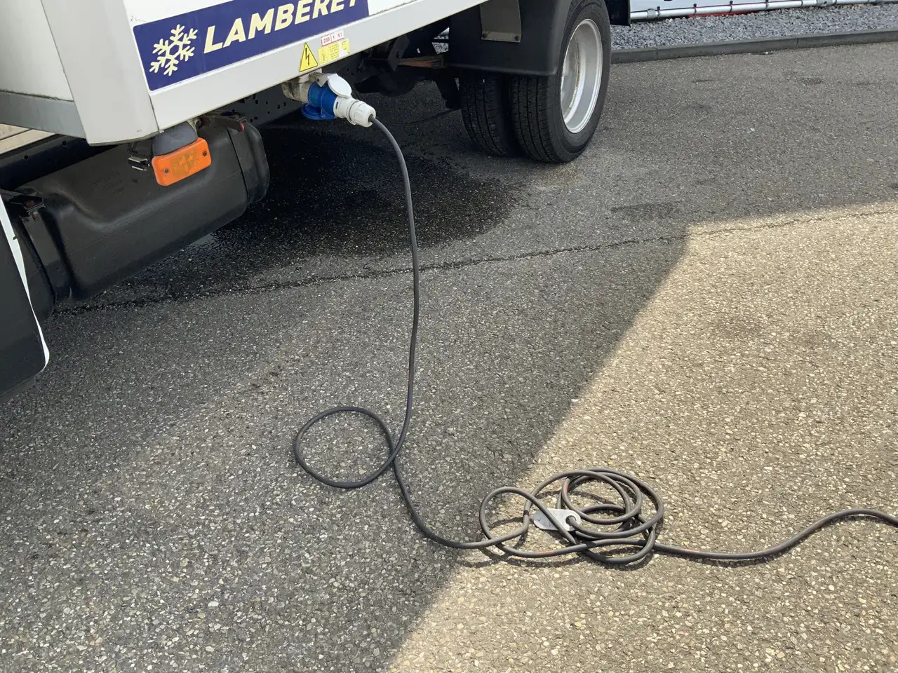 Iveco Daily 35C13 2.3 375 Automaat Koelmeubelbak Deuren Dag&Na - Επαγγελματικό αυτοκίνητο ψυγείο: φωτογραφία 2 Iveco Daily 35C13 2.3 375 Automaat Koelmeubelbak Deuren Dag&Na - Επαγγελματικό αυτοκίνητο ψυγείο: φωτογραφία 2