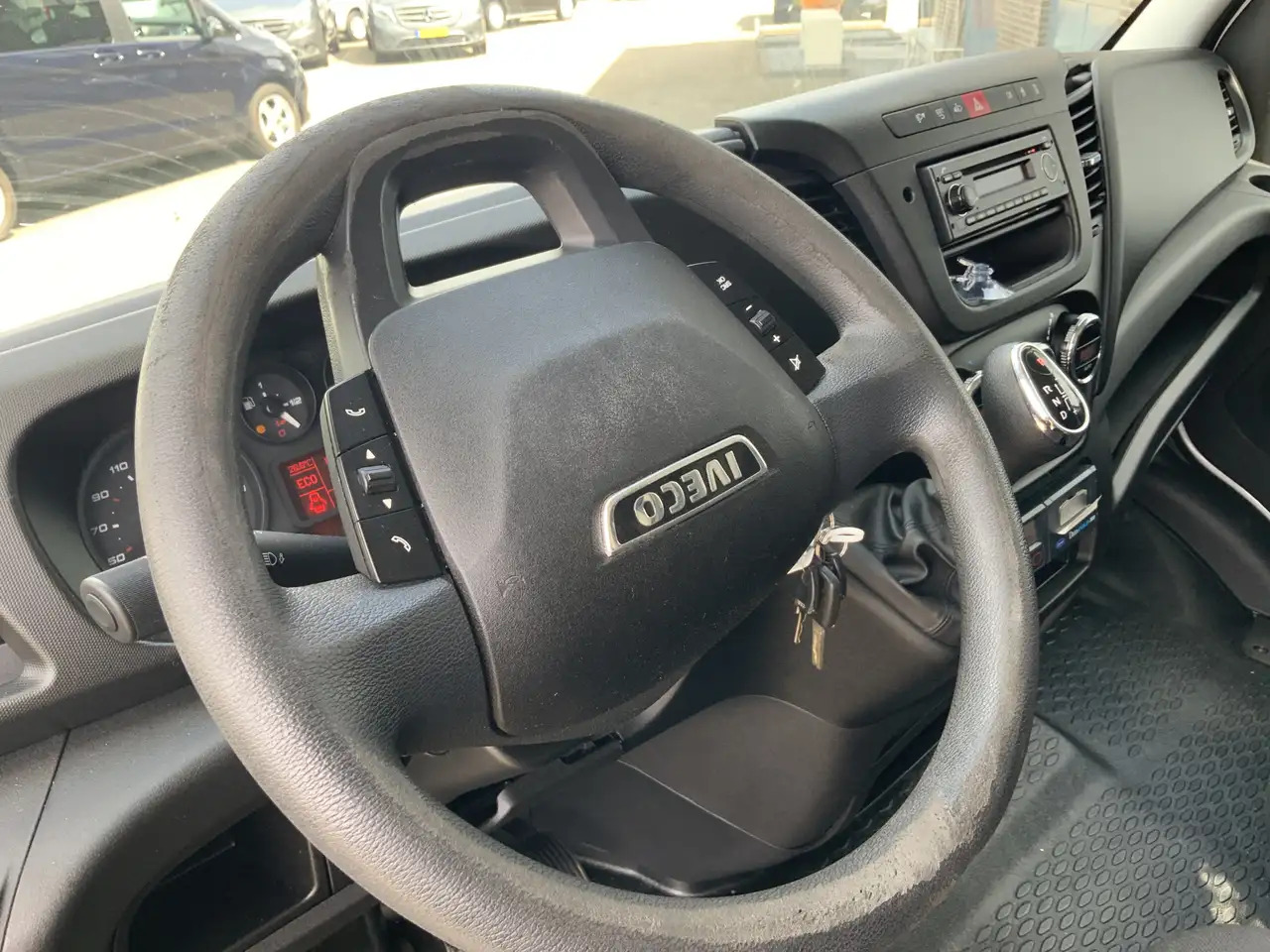 Iveco Daily 35C13 2.3 375 Automaat Koelmeubelbak Deuren Dag&Na - Επαγγελματικό αυτοκίνητο ψυγείο: φωτογραφία 3 Iveco Daily 35C13 2.3 375 Automaat Koelmeubelbak Deuren Dag&Na - Επαγγελματικό αυτοκίνητο ψυγείο: φωτογραφία 3
