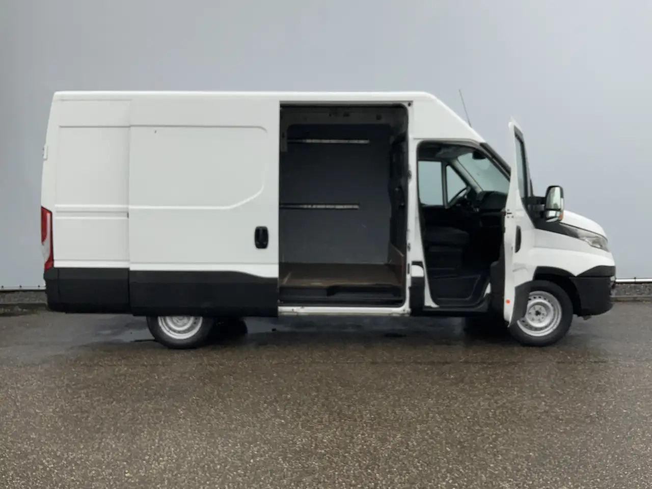 Iveco Daily 35S13V 2.3 352 H2 L3 Airco 3 Zits Opstap Euro 5 - Βαν: φωτογραφία 4 Iveco Daily 35S13V 2.3 352 H2 L3 Airco 3 Zits Opstap Euro 5 - Βαν: φωτογραφία 4