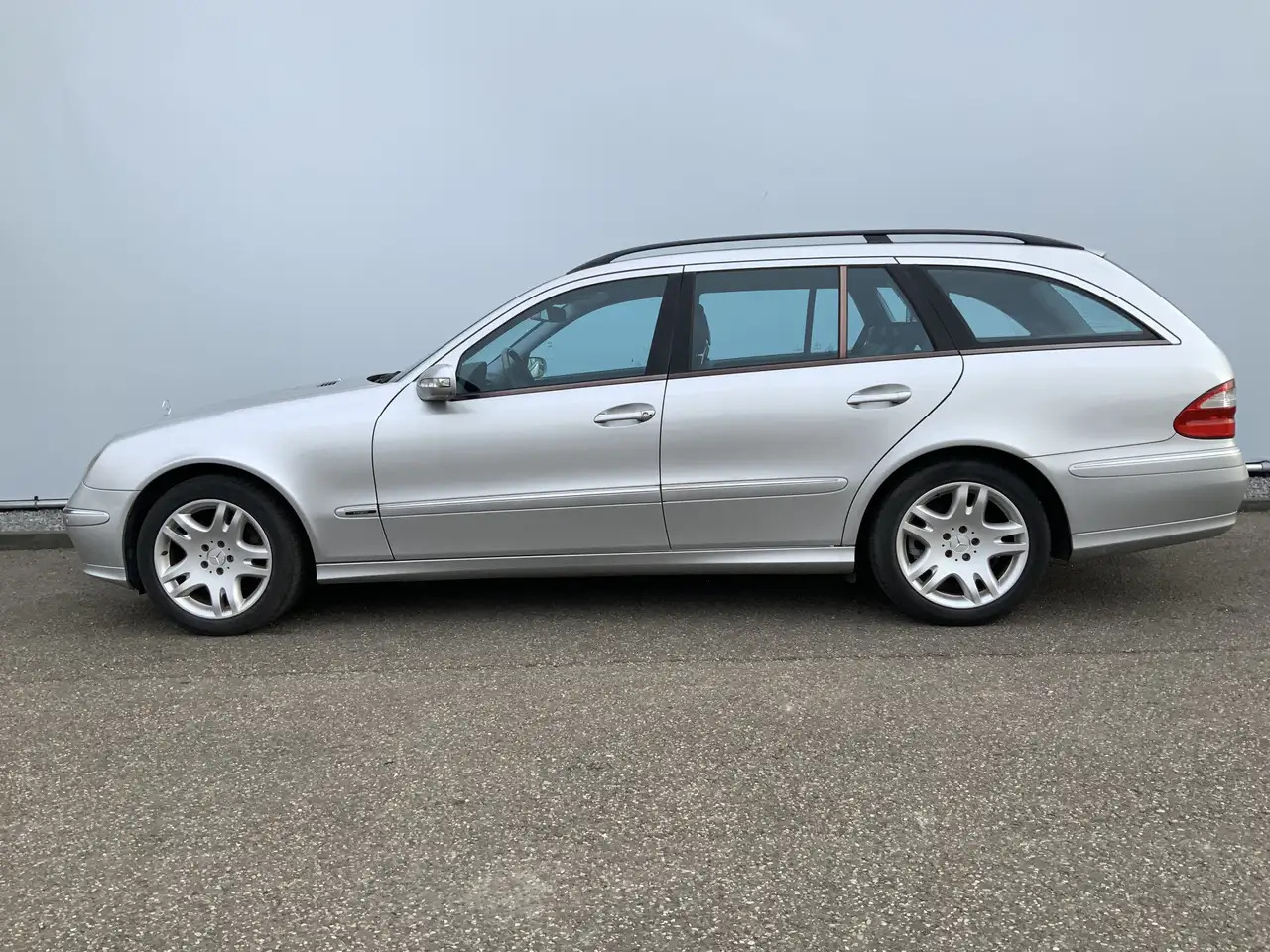 Mercedes-Benz E 500 Combi V8 Elegance 4-Matic airmatic,full option - Αυτοκίνητο: φωτογραφία 3 Mercedes-Benz E 500 Combi V8 Elegance 4-Matic airmatic,full option - Αυτοκίνητο: φωτογραφία 3