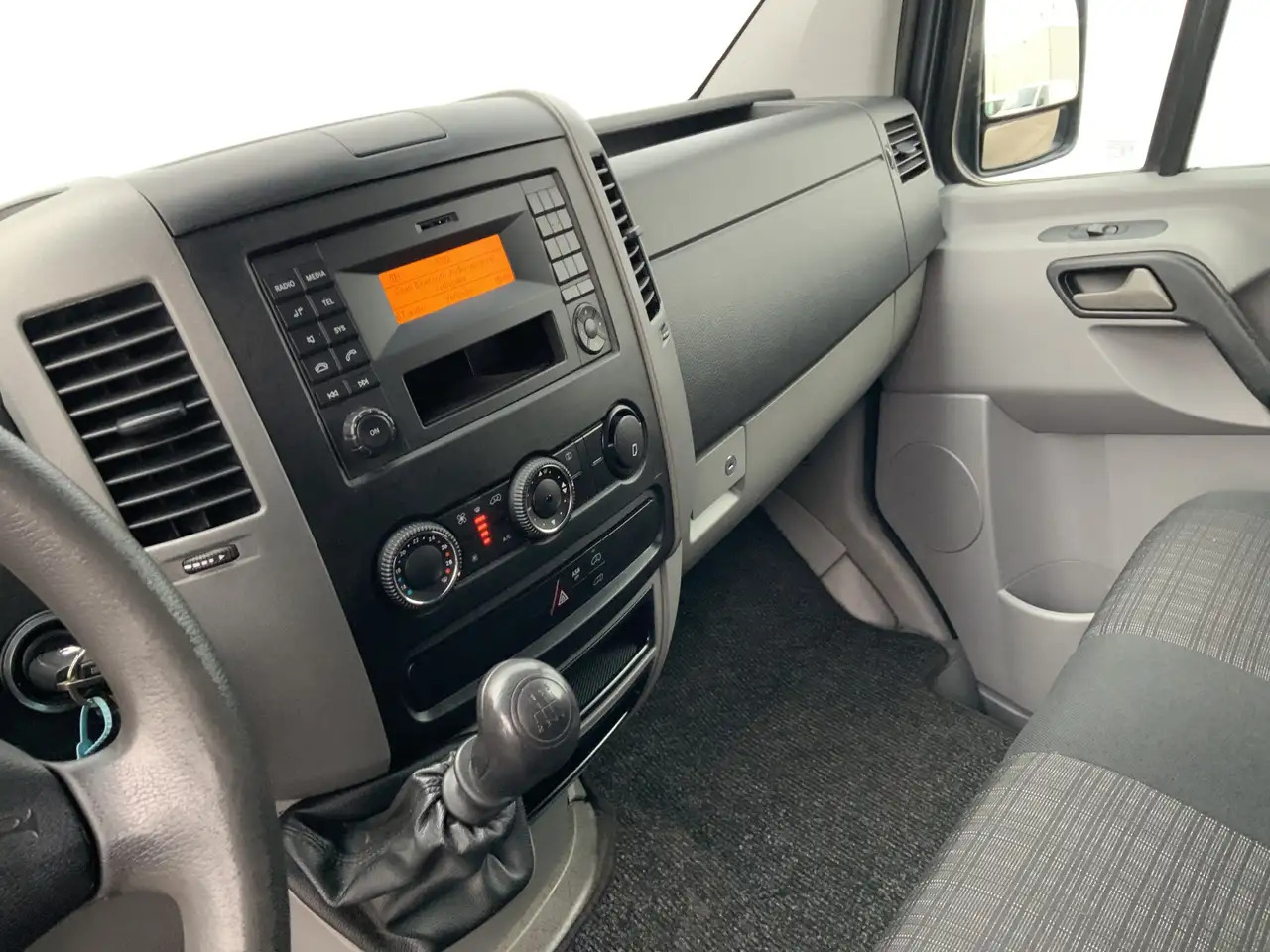 Mercedes-Benz Sprinter 311 2.2 CDI 366 L2H1 Airco 3 Zits Opstap& Trekhaak - Βαν: φωτογραφία 5 Mercedes-Benz Sprinter 311 2.2 CDI 366 L2H1 Airco 3 Zits Opstap& Trekhaak - Βαν: φωτογραφία 5