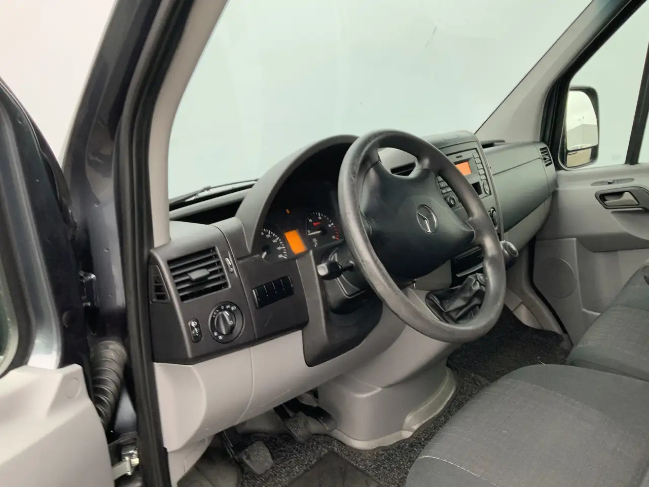 Mercedes-Benz Sprinter 311 2.2 CDI 366 L2H1 Airco 3 Zits Opstap& Trekhaak - Βαν: φωτογραφία 4 Mercedes-Benz Sprinter 311 2.2 CDI 366 L2H1 Airco 3 Zits Opstap& Trekhaak - Βαν: φωτογραφία 4
