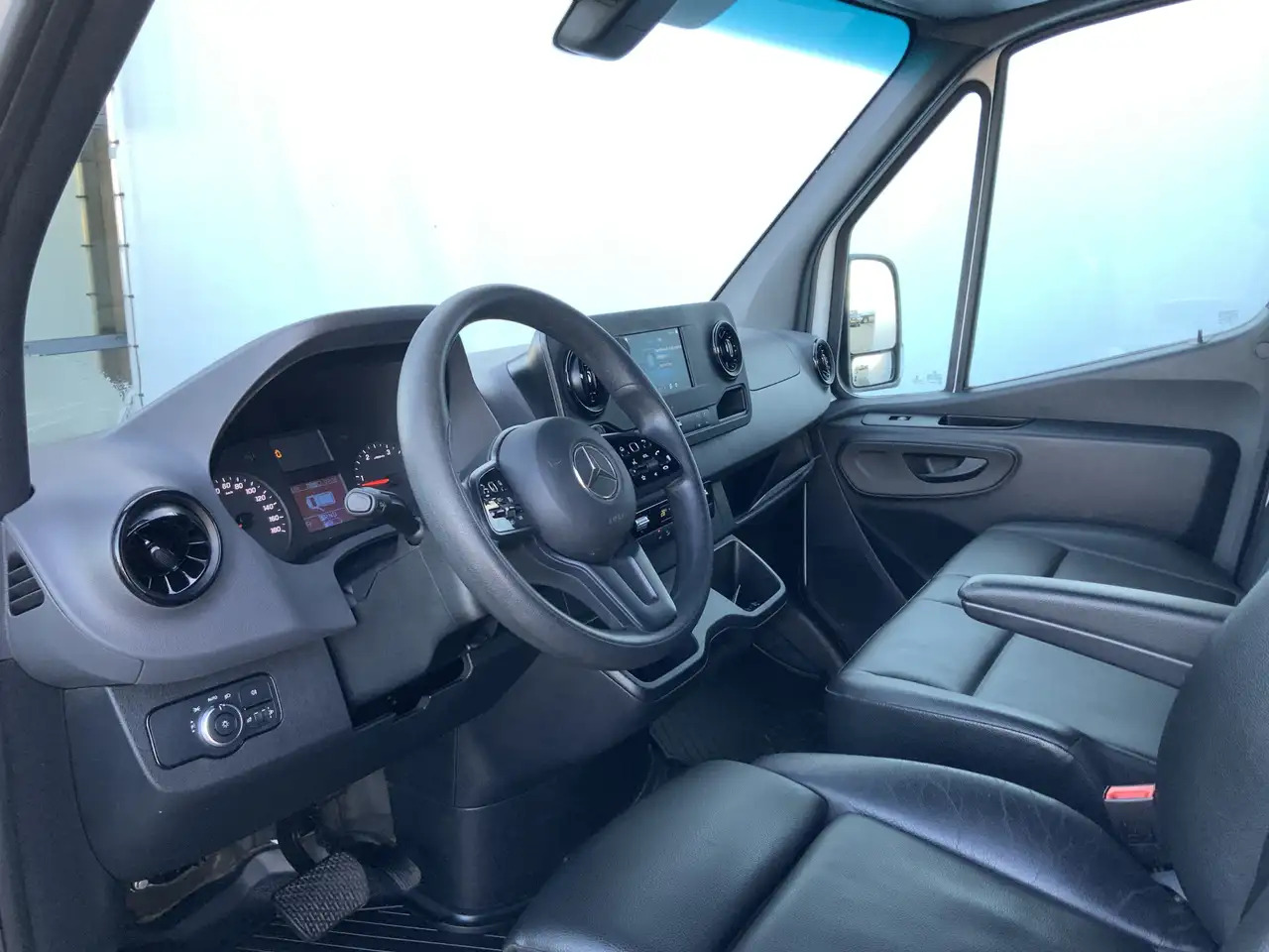 Mercedes-Benz Sprinter 319 3.0 CDI L2H2 Automaat Airco Navi Cruise Leer 3 - Βαν: φωτογραφία 5 Mercedes-Benz Sprinter 319 3.0 CDI L2H2 Automaat Airco Navi Cruise Leer 3 - Βαν: φωτογραφία 5