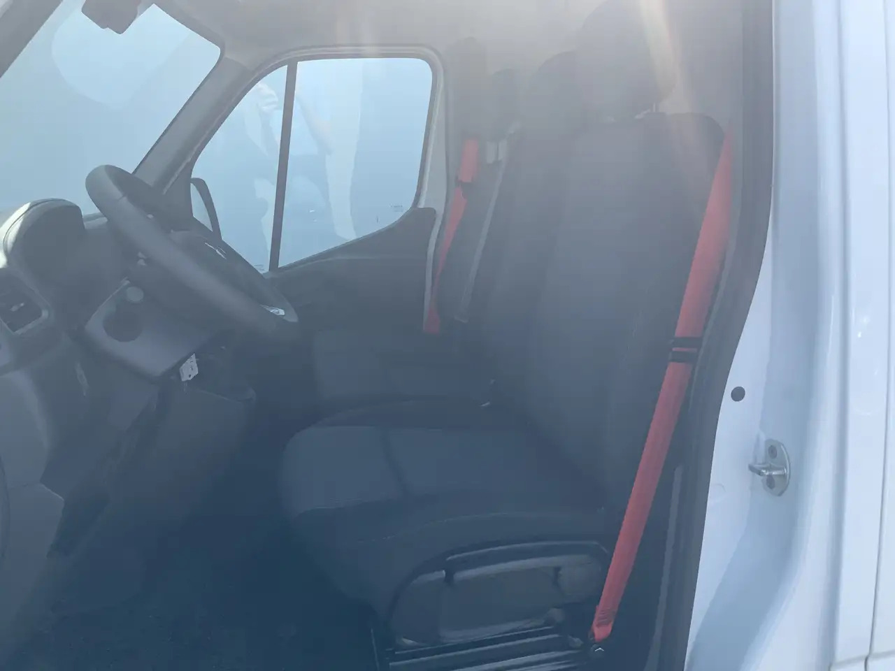 Renault Master T35 2.3 dCi 150 L2H2 Energy Work Edition Airco Cru - Βαν: φωτογραφία 4 Renault Master T35 2.3 dCi 150 L2H2 Energy Work Edition Airco Cru - Βαν: φωτογραφία 4
