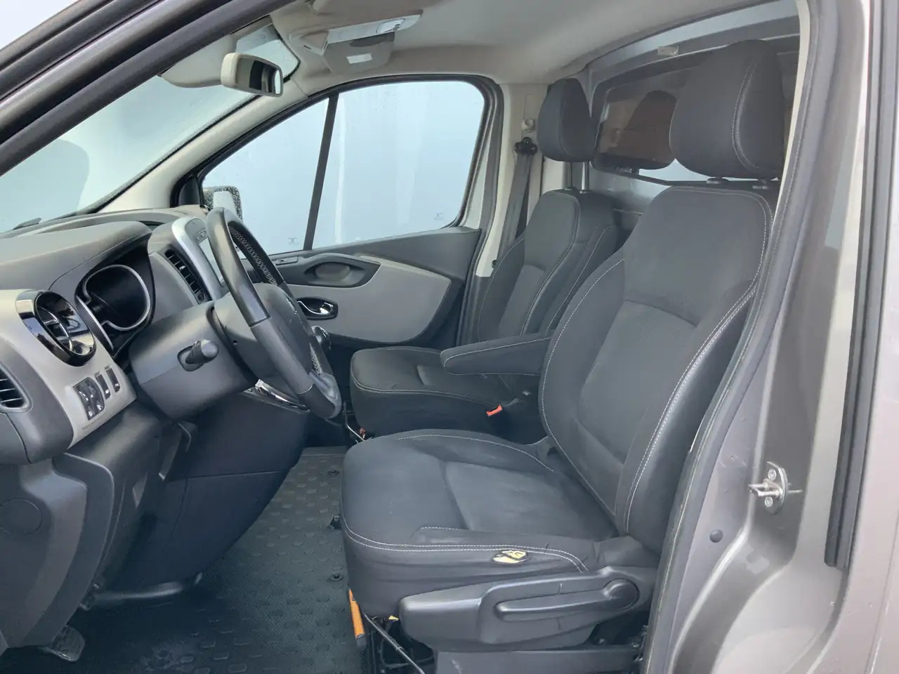 Renault Trafic 1.6 dCi T29 L2H1 DC Comfort Energy Airco Cruise Na - Βαν: φωτογραφία 4 Renault Trafic 1.6 dCi T29 L2H1 DC Comfort Energy Airco Cruise Na - Βαν: φωτογραφία 4