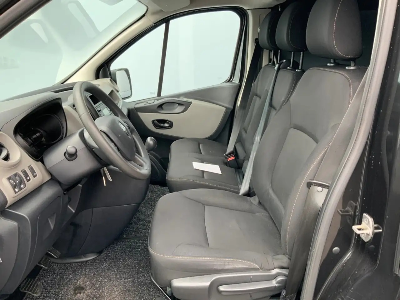 Renault Trafic 1.6 dCi T29 L2H2 Comfort Energy Airco Cruise 3 Zit - Βαν: φωτογραφία 5 Renault Trafic 1.6 dCi T29 L2H2 Comfort Energy Airco Cruise 3 Zit - Βαν: φωτογραφία 5