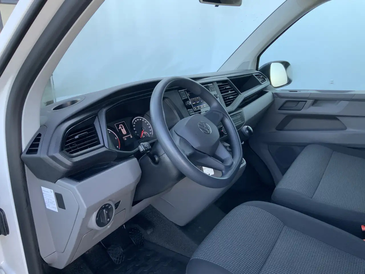 Volkswagen T6.1 Transporter 2.0 TDI L1H1 26 Economy Business Airco Cruise 3 Zi - Βαν: φωτογραφία 5 Volkswagen T6.1 Transporter 2.0 TDI L1H1 26 Economy Business Airco Cruise 3 Zi - Βαν: φωτογραφία 5