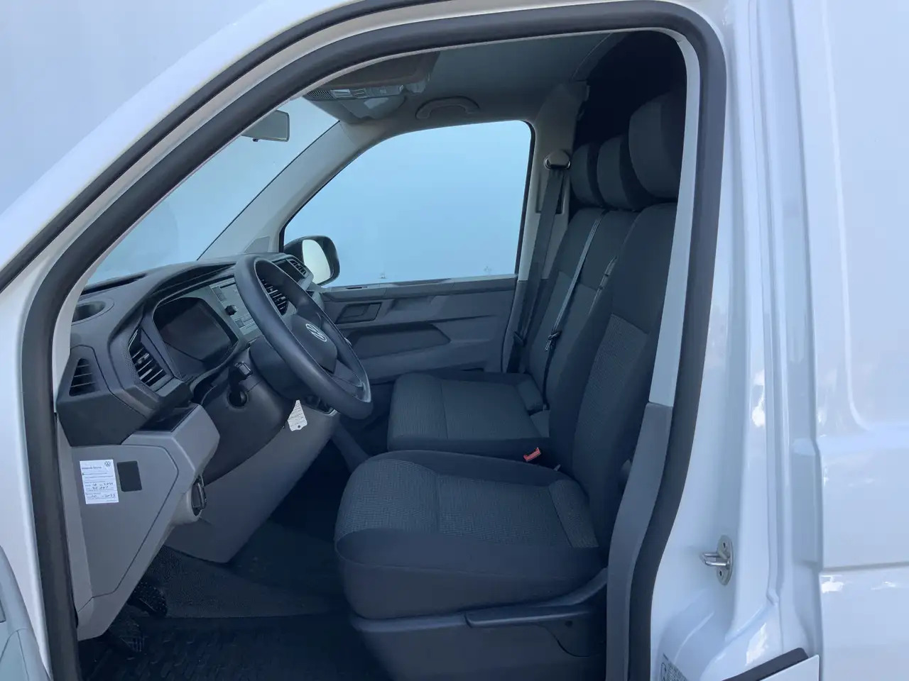 Volkswagen T6.1 Transporter 2.0 TDI L1H1 26 Economy Business Airco Cruise 3 Zi - Βαν: φωτογραφία 4 Volkswagen T6.1 Transporter 2.0 TDI L1H1 26 Economy Business Airco Cruise 3 Zi - Βαν: φωτογραφία 4