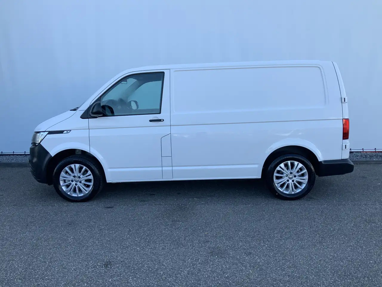 Volkswagen T6.1 Transporter 2.0 TDI L1H1 26 Economy Business - Βαν: φωτογραφία 3 Volkswagen T6.1 Transporter 2.0 TDI L1H1 26 Economy Business - Βαν: φωτογραφία 3