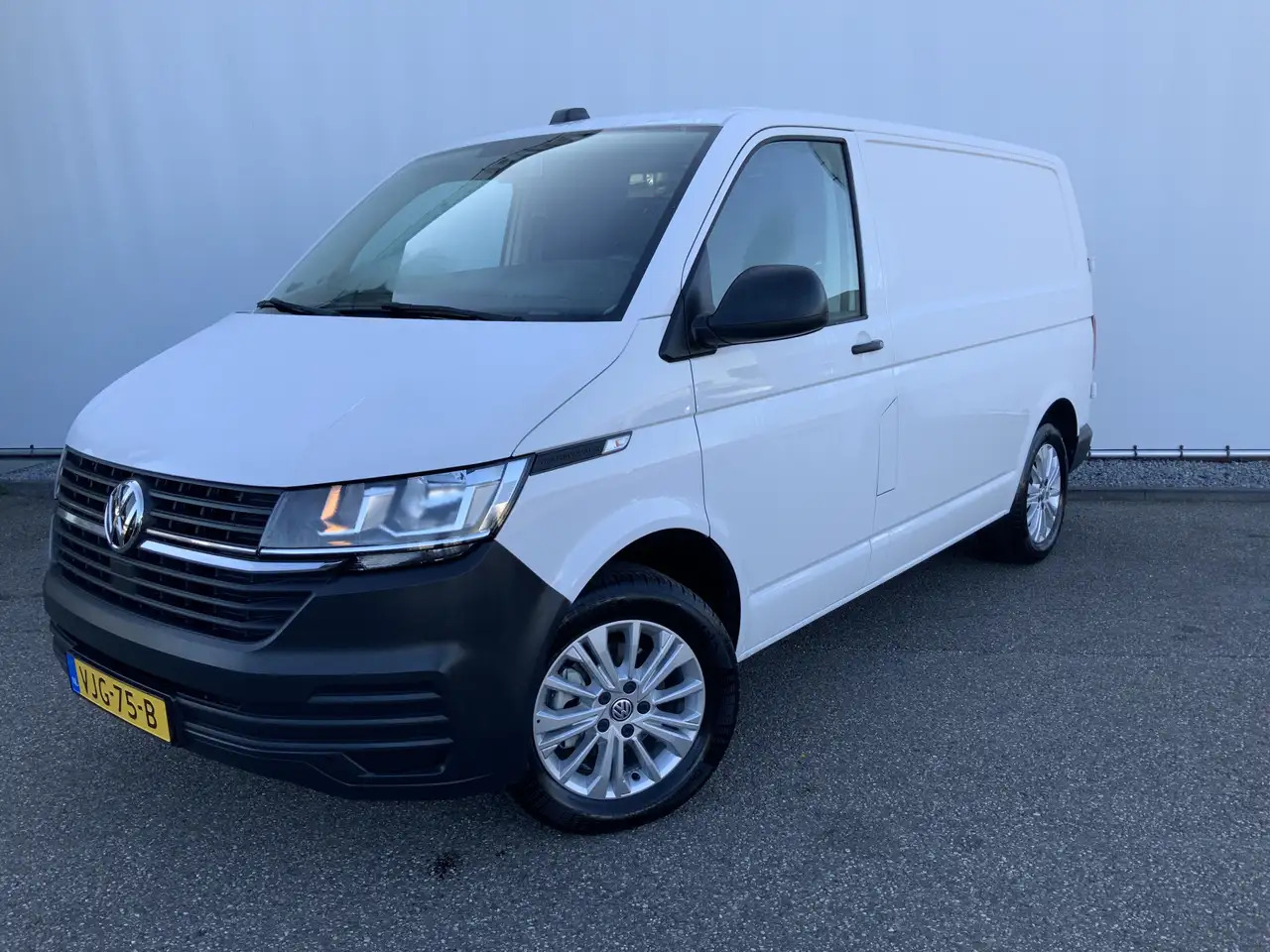 Volkswagen T6.1 Transporter 2.0 TDI L1H1 26 Economy Business - Βαν: φωτογραφία 1 Volkswagen T6.1 Transporter 2.0 TDI L1H1 26 Economy Business - Βαν: φωτογραφία 1