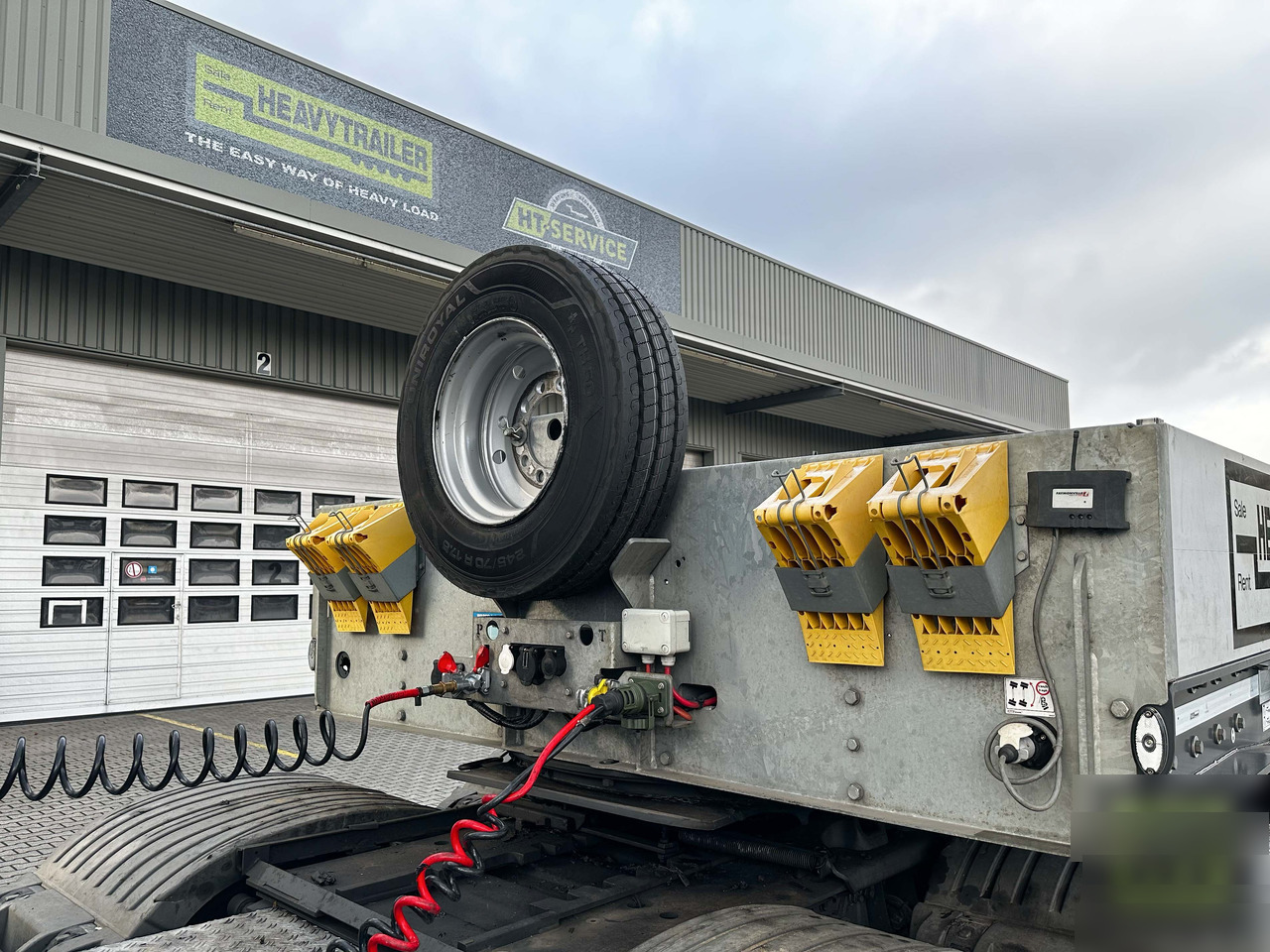 Faymonville MAX Trailer 3-Achs-Tiefbett mit Pendelachsen - Επικαθήμενο με χαμηλό δάπεδο: φωτογραφία 2 Faymonville MAX Trailer 3-Achs-Tiefbett mit Pendelachsen - Επικαθήμενο με χαμηλό δάπεδο: φωτογραφία 2