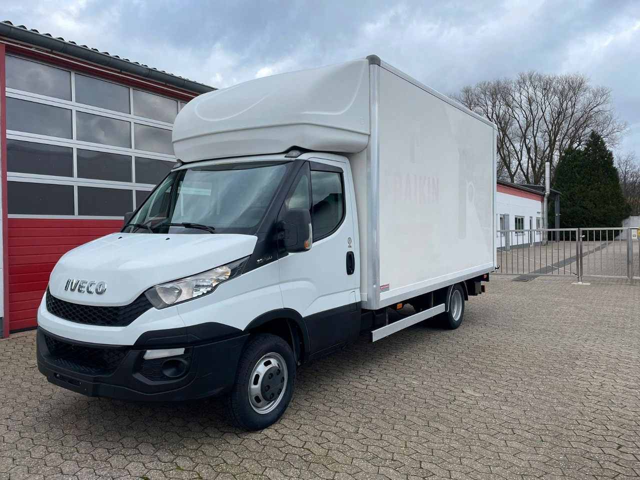 Iveco Daily Koffer 4.2m Ladebordwand Dhollandia Klima - Επαγγελματικό αυτοκίνητο κόφα: φωτογραφία 1 Iveco Daily Koffer 4.2m Ladebordwand Dhollandia Klima - Επαγγελματικό αυτοκίνητο κόφα: φωτογραφία 1