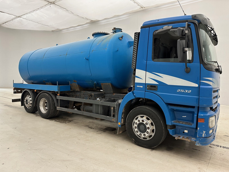 Mercedes-Benz Actros 2532 - 6x2 - Φορτηγό βυτιοφόρο: φωτογραφία 3 Mercedes-Benz Actros 2532 - 6x2 - Φορτηγό βυτιοφόρο: φωτογραφία 3