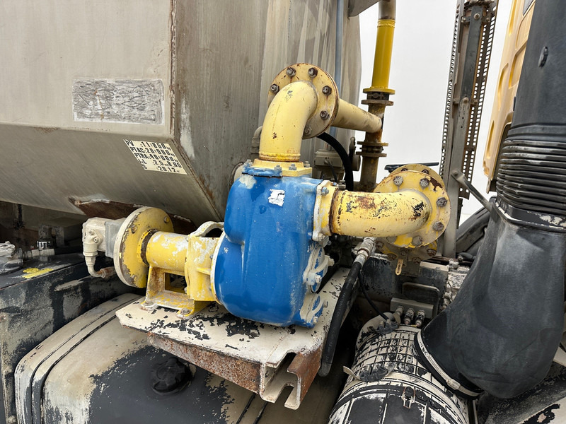 Renault Kerax 320 DCi - 6x4 - Φορτηγό βυτιοφόρο: φωτογραφία 4 Renault Kerax 320 DCi - 6x4 - Φορτηγό βυτιοφόρο: φωτογραφία 4