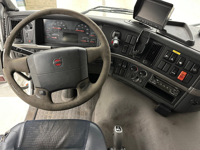 Interior photo 2: Φορτηγό βυτιοφόρο Volvo FM9.260
