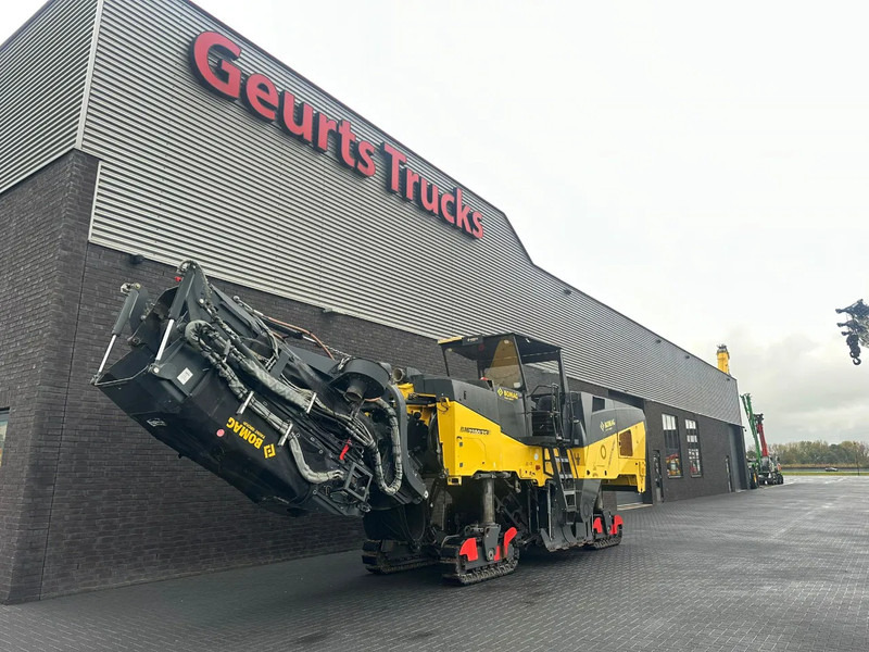 Bomag BM 2200/75 ASFALTFREES / ASPHALT MILLING MACHINE / COLD PLANER - Μηχανών ασφάλτου: φωτογραφία 2 Bomag BM 2200/75 ASFALTFREES / ASPHALT MILLING MACHINE / COLD PLANER - Μηχανών ασφάλτου: φωτογραφία 2