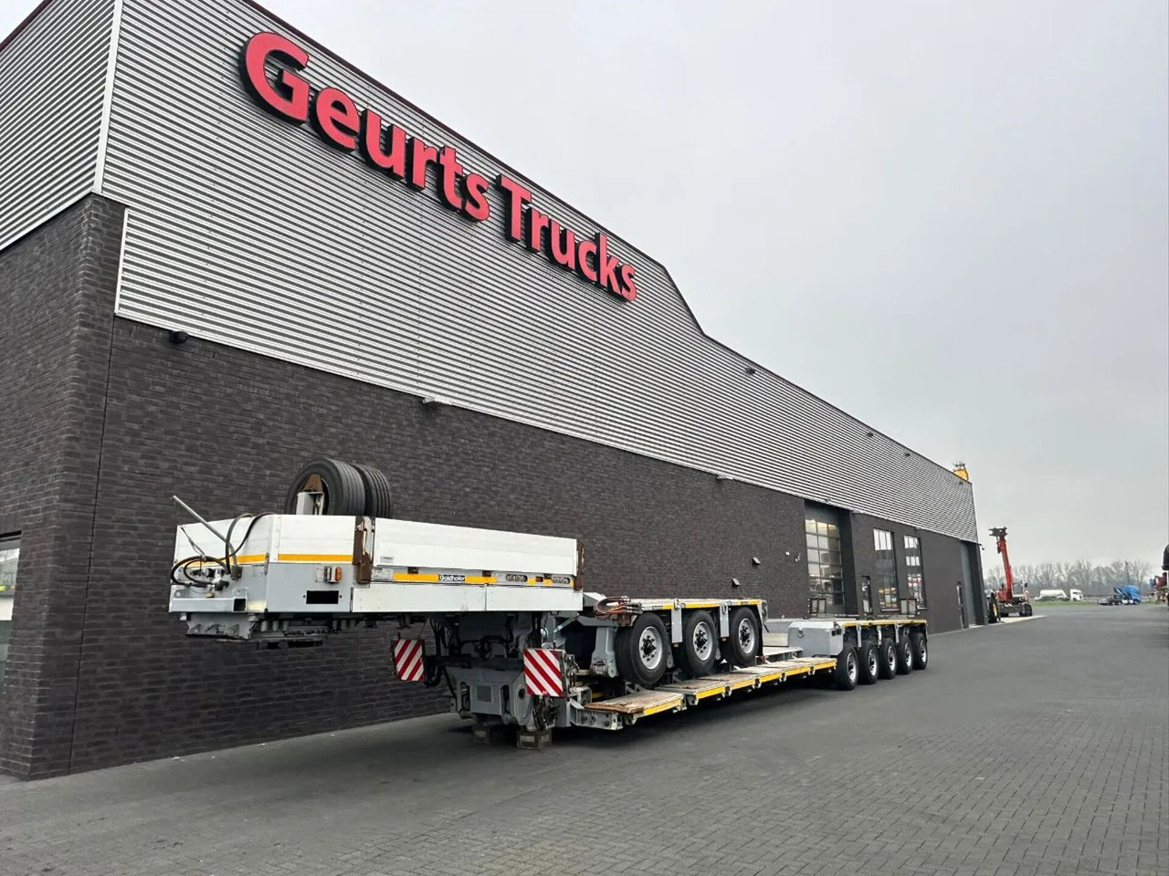 Goldhofer STHP/XLE 8 (3+5) LOWLOADER - Επικαθήμενο με χαμηλό δάπεδο: φωτογραφία 3 Goldhofer STHP/XLE 8 (3+5) LOWLOADER - Επικαθήμενο με χαμηλό δάπεδο: φωτογραφία 3