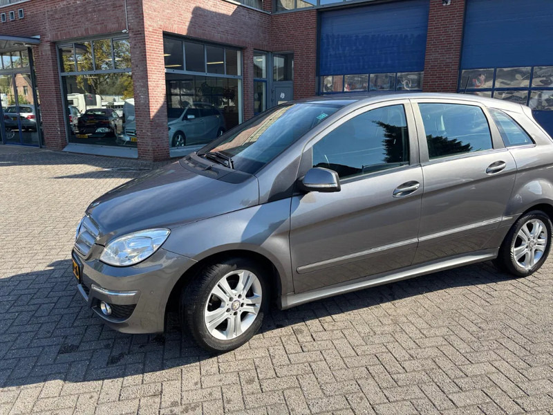 Mercedes-Benz B-Klasse B 180 Automaat Trekhaak - Αυτοκίνητο: φωτογραφία 1 Mercedes-Benz B-Klasse B 180 Automaat Trekhaak - Αυτοκίνητο: φωτογραφία 1