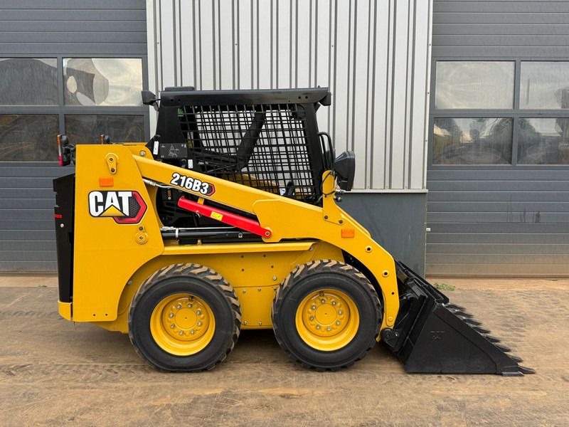 Caterpillar 216B3 - Ελαστιχοφόρος φορτωτής: φωτογραφία 4 Caterpillar 216B3 - Ελαστιχοφόρος φορτωτής: φωτογραφία 4