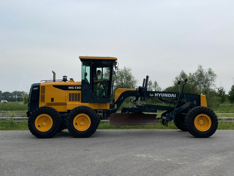 Hyundai HG130 - Γκρέιντερ: φωτογραφία 4 Hyundai HG130 - Γκρέιντερ: φωτογραφία 4