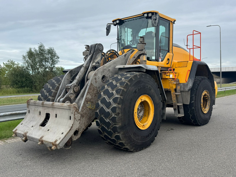 Volvo L220H - Ελαστιχοφόρος φορτωτής: φωτογραφία 2 Volvo L220H - Ελαστιχοφόρος φορτωτής: φωτογραφία 2