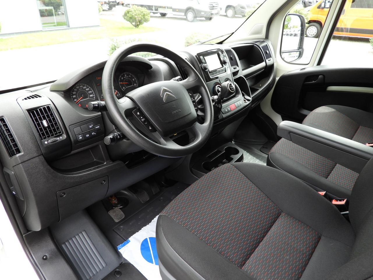 CITROEN JUMPER BOX LIFT 8 PALLETS CRUISE CONTROL NAVIGATION AIR CONDITIONING 165HP - Επαγγελματικό αυτοκίνητο ψυγείο: φωτογραφία 2 CITROEN JUMPER BOX LIFT 8 PALLETS CRUISE CONTROL NAVIGATION AIR CONDITIONING 165HP - Επαγγελματικό αυτοκίνητο ψυγείο: φωτογραφία 2