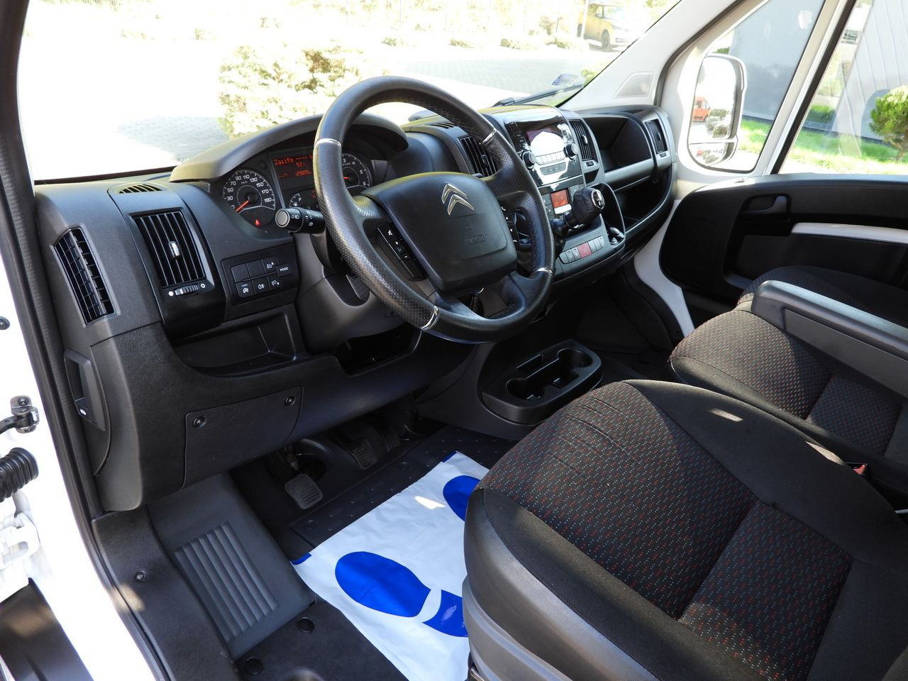 CITROEN JUMPER STAKE BODY DOUBLE CABIN DOKA 7 SEATS PNEUMATICS AIR CONDITIONING 140HP - Μικρό φορτηγό με καρότσα: φωτογραφία 2 CITROEN JUMPER STAKE BODY DOUBLE CABIN DOKA 7 SEATS PNEUMATICS AIR CONDITIONING 140HP - Μικρό φορτηγό με καρότσα: φωτογραφία 2